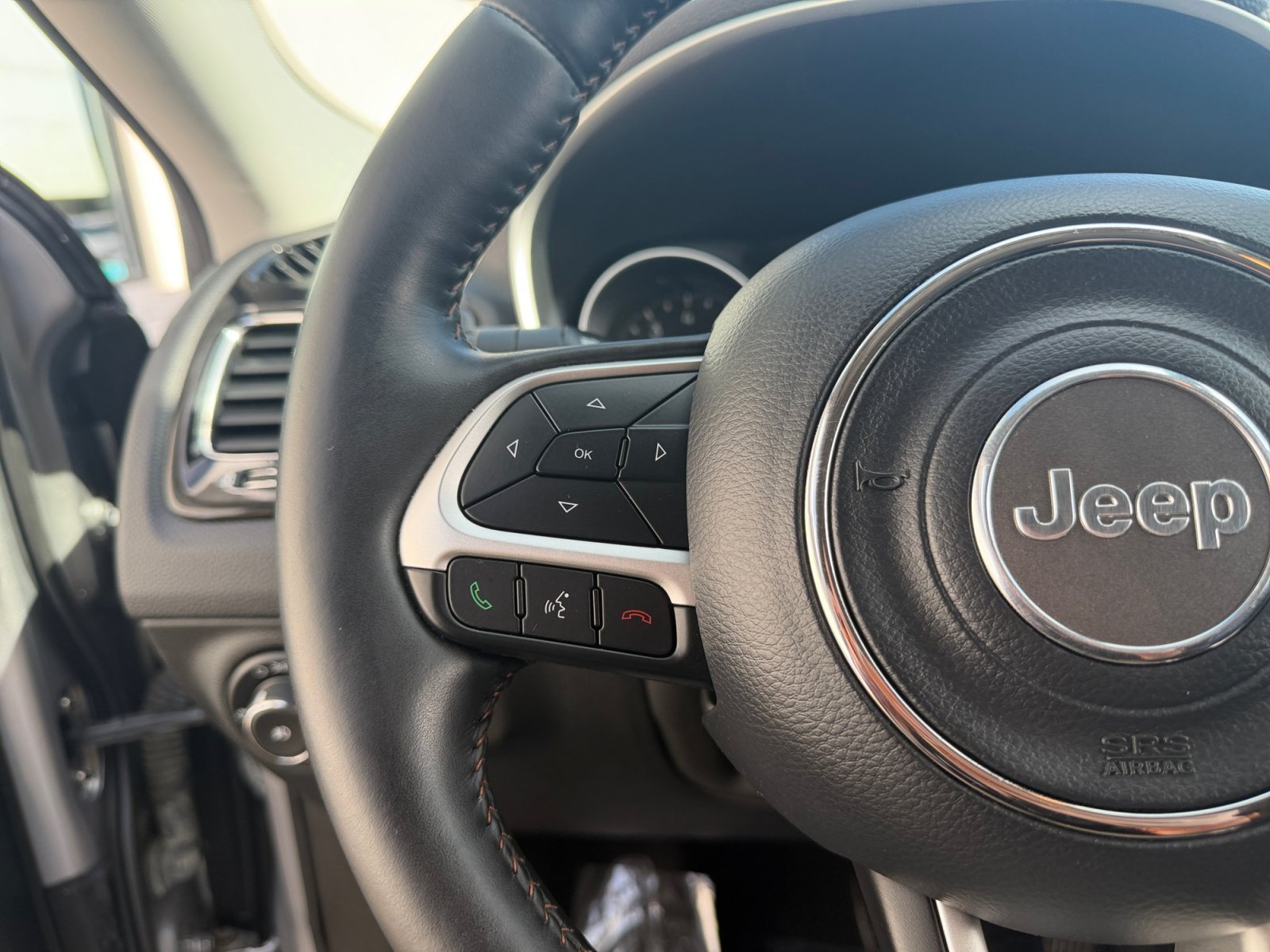 Used 2018 Billet Silver Metallic Clearcoat Jeep Limited image 11