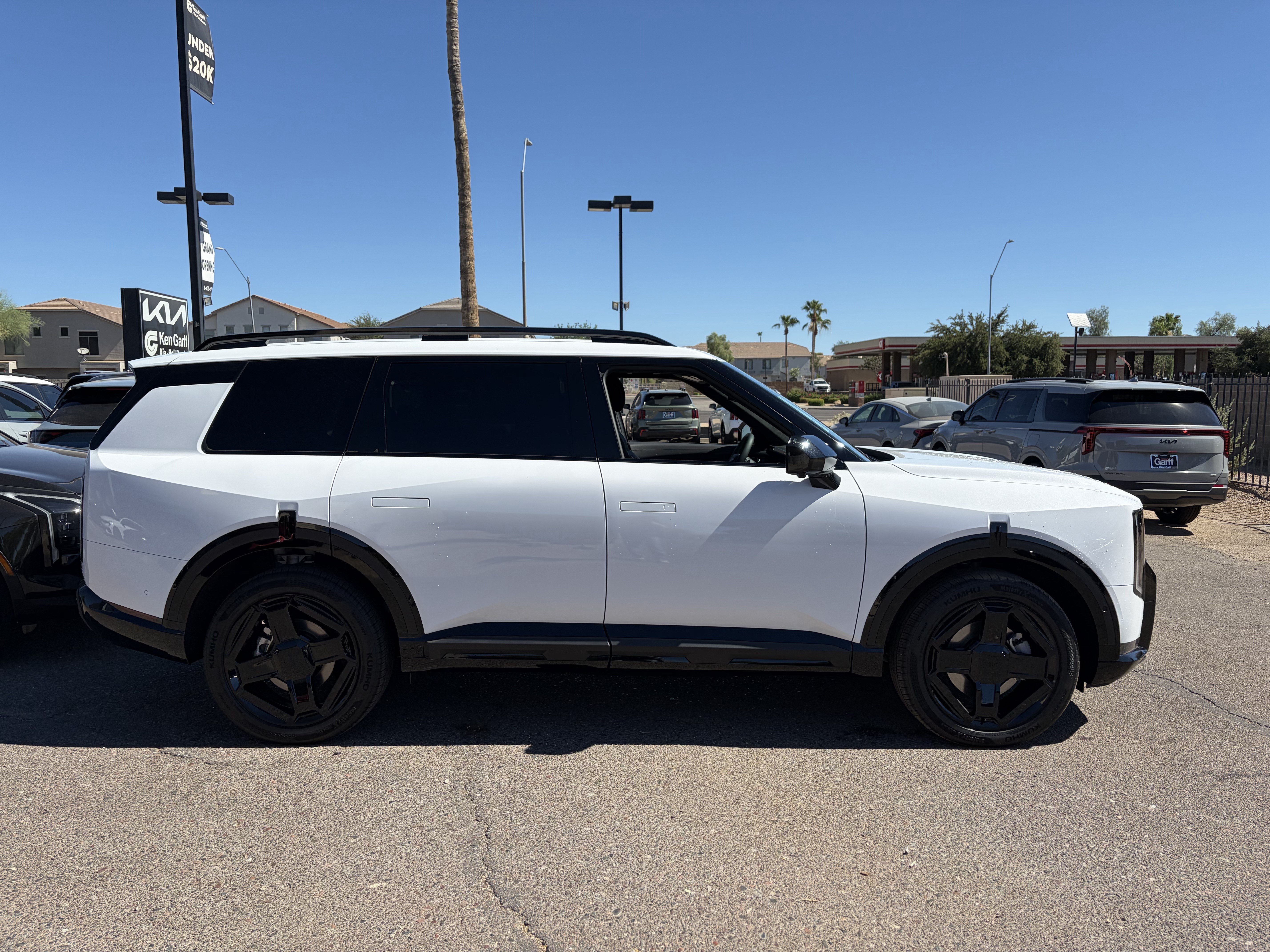 New 2027 Glacial White Pearl Kia X-LINE SX PRESTIGE image 2