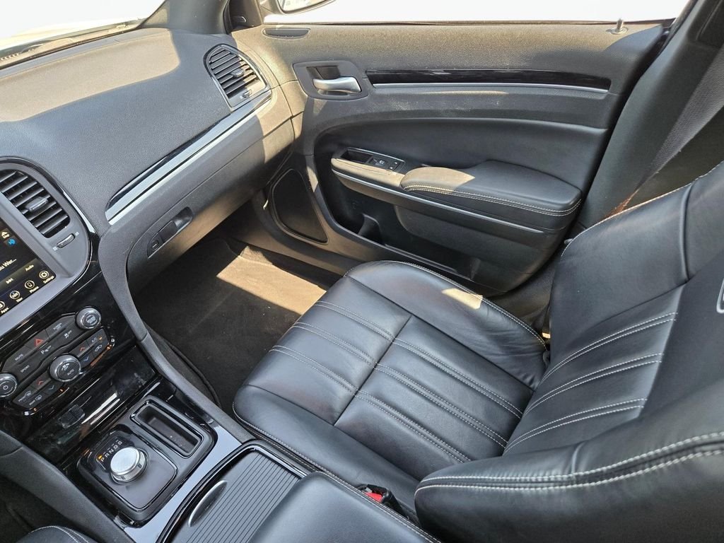 Used 2023 White Chrysler 300S image 19