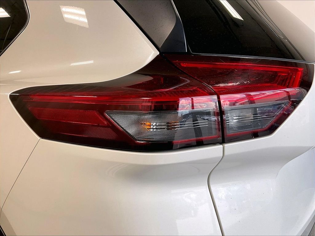 Used 2023 White Nissan SV image 34