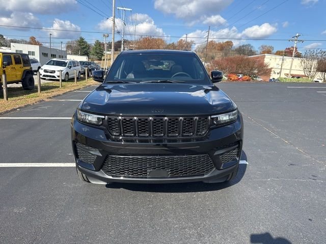 New 2025 Diamond Black Crystal Pearl-Coat Exterior Paint Jeep Altitude X image 2