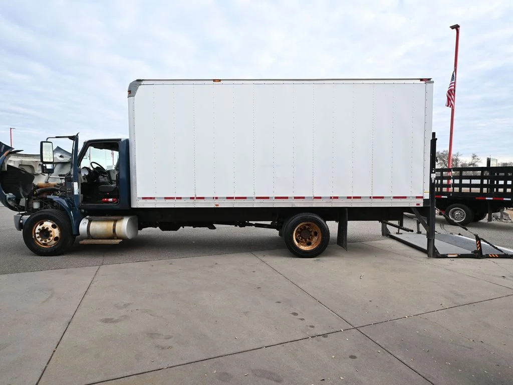 Used 2013 Blue International Series 4400 image 17
