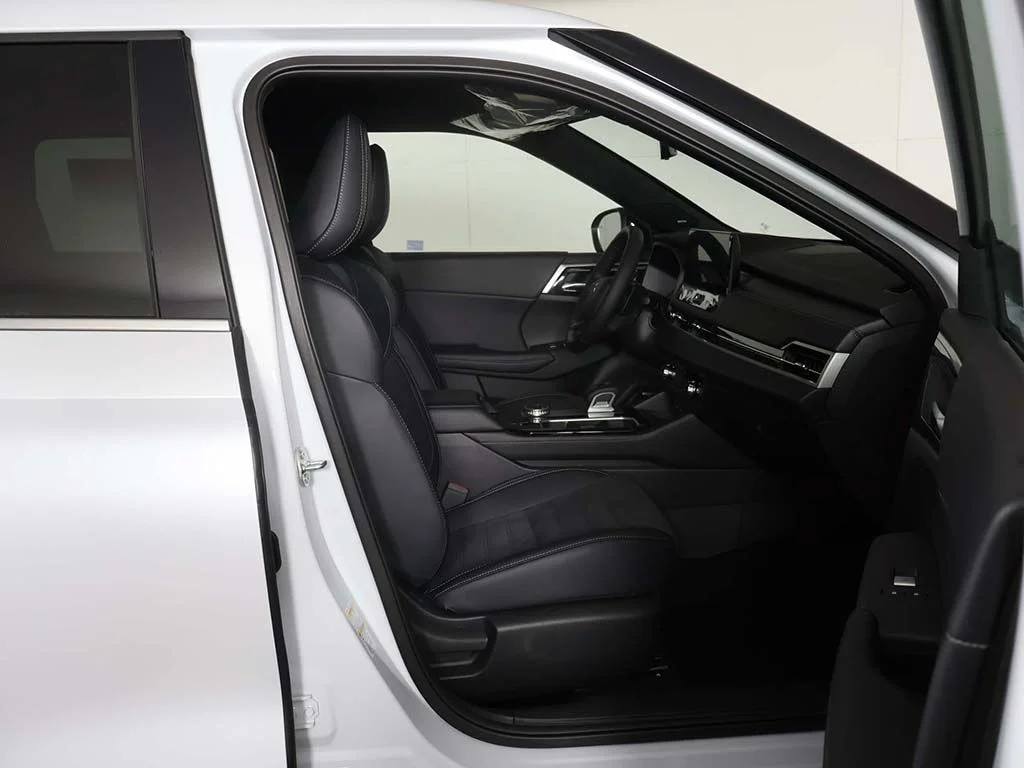 New 2026 White Mitsubishi LE 1.5T S-AWC image 30
