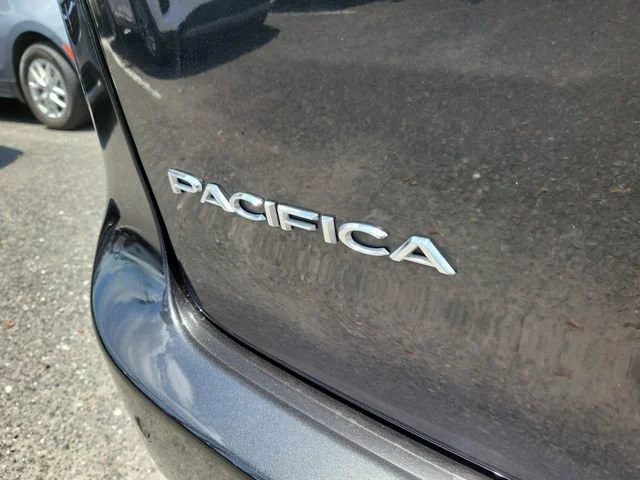 2023 Chrysler Pacifica Touring L - Photo 10