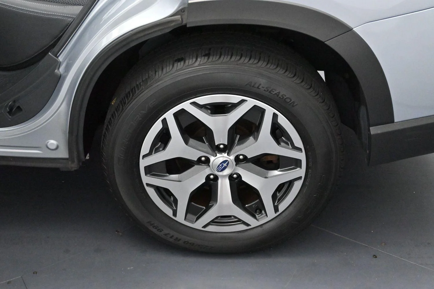 Used 2020 Ice Silver Metallic Subaru Premium image 29