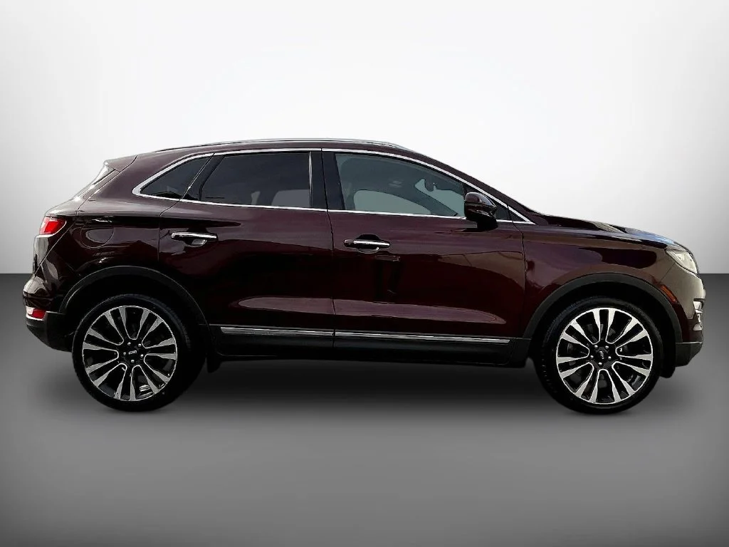 Used 2019 Burgundy Lincoln Reserve image 8