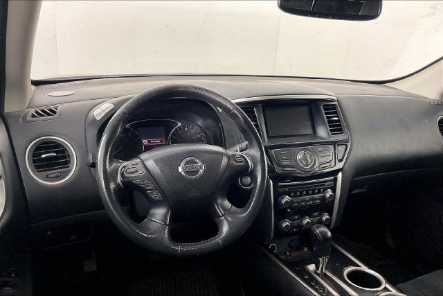 Used 2015 Red Nissan SV image 2