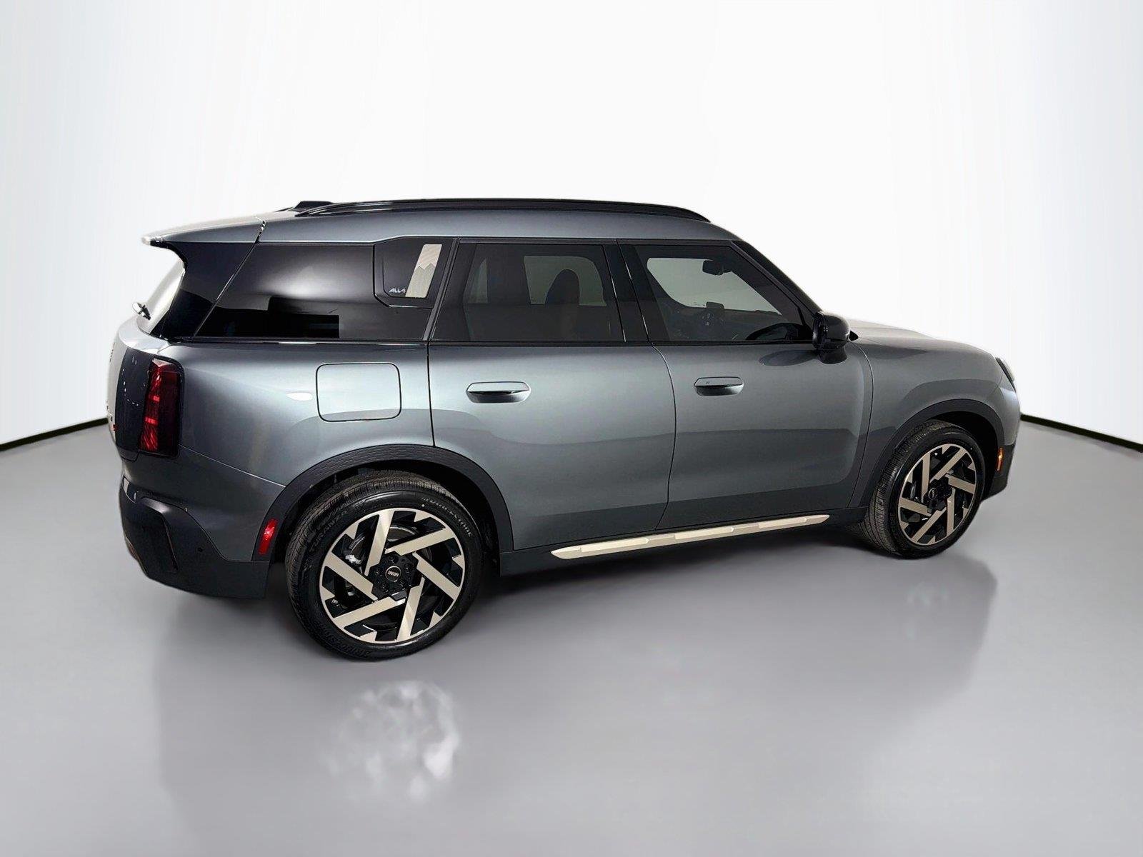 New 2027 Smokey Green Metallic MINI Iconic image 4