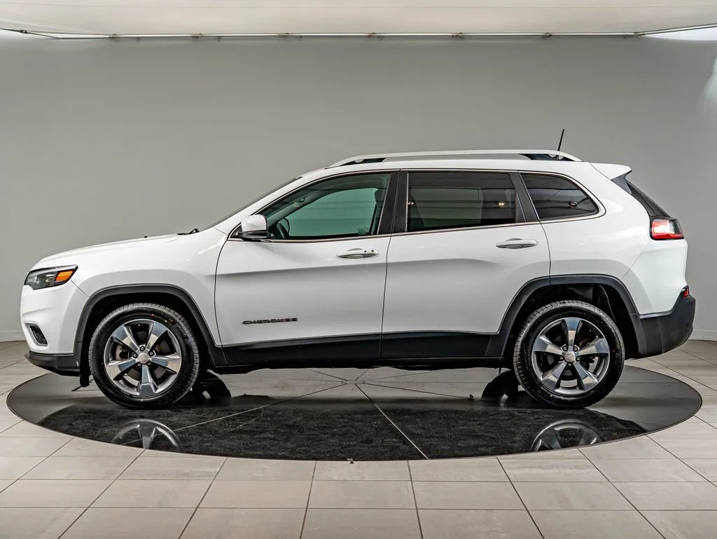 Used 2019 Bright White Clearcoat Jeep Limited image 8