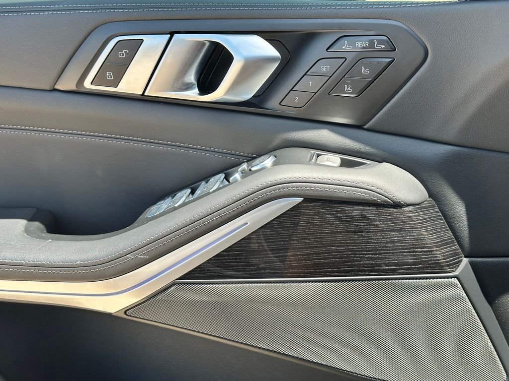 Used 2024 Gray Metallic BMW xDrive40i image 18