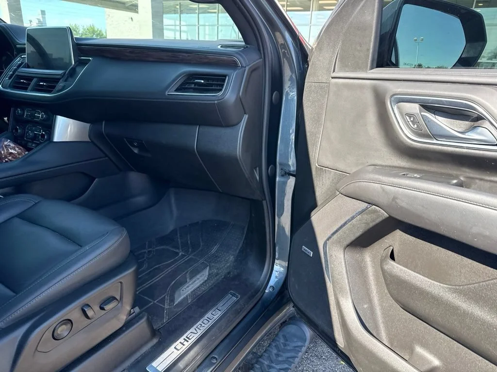 Used 2021 Black Chevrolet Z71 image 17
