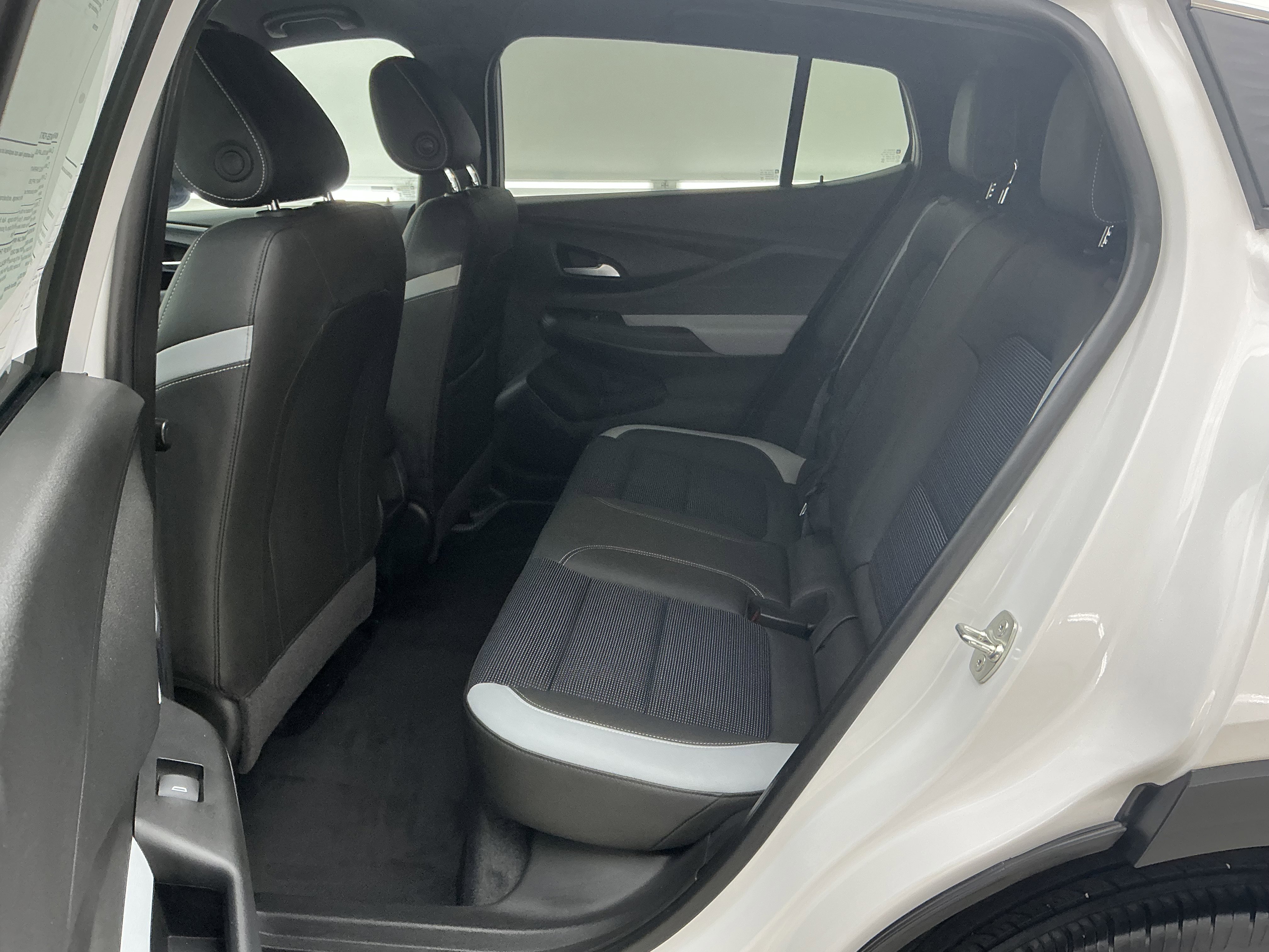 Used 2024 White Frost Tricoat Buick Preferred image 19