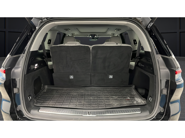 Used 2023 Diamond Black Crystal Pearlcoat Jeep Overland image 27