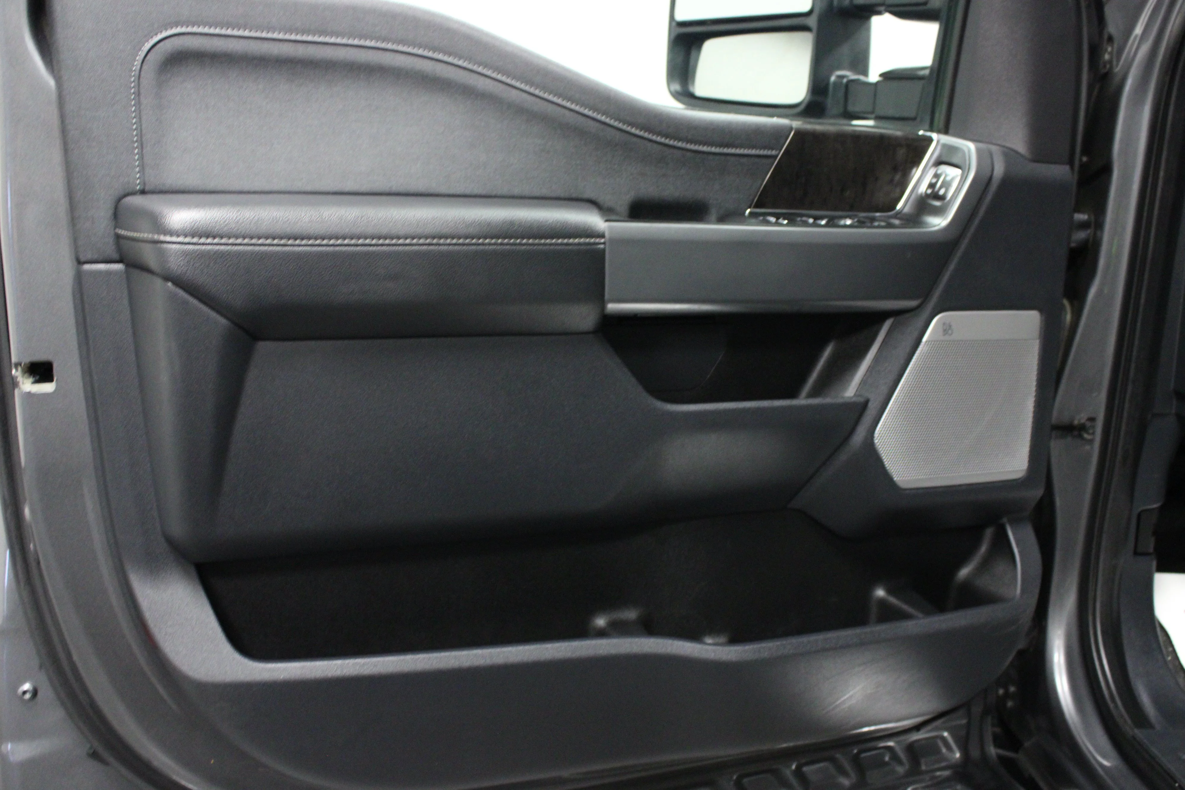 Used 2023 Carbonized Gray Metallic Ford LARIAT image 10