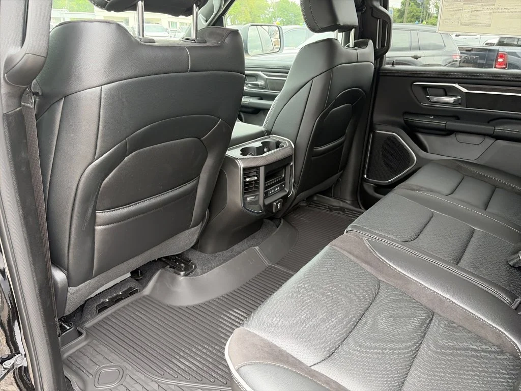 New 2026 Diamond Black Crystal Pearl-Coat Exterior Paint RAM Laramie image 28