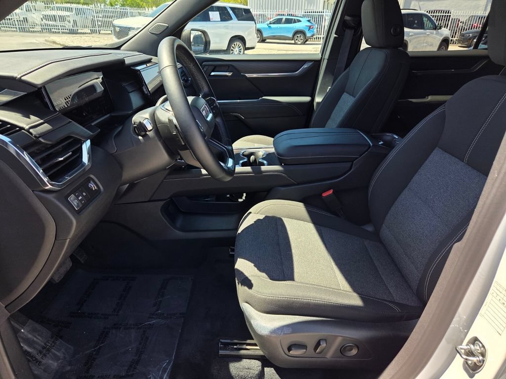 Used 2025 Summit White GMC FWD Elevation image 5