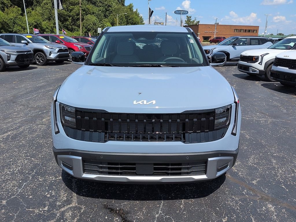 New 2027 Pale Gray Kia S image 3