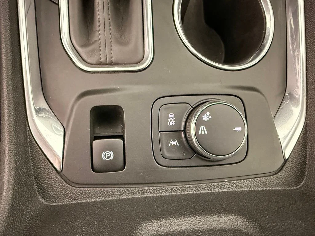 Used 2020 White Chevrolet Premier image 31