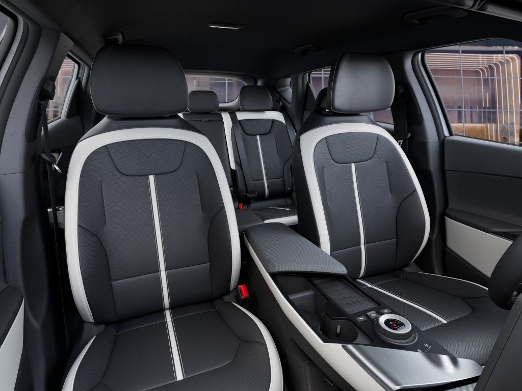 New 2026 Glacial White Pearl / Black Ro Kia GT-LINE image 15