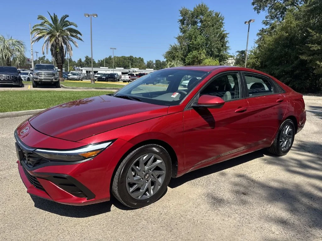 Used 2024 Red Hyundai SEL image 6