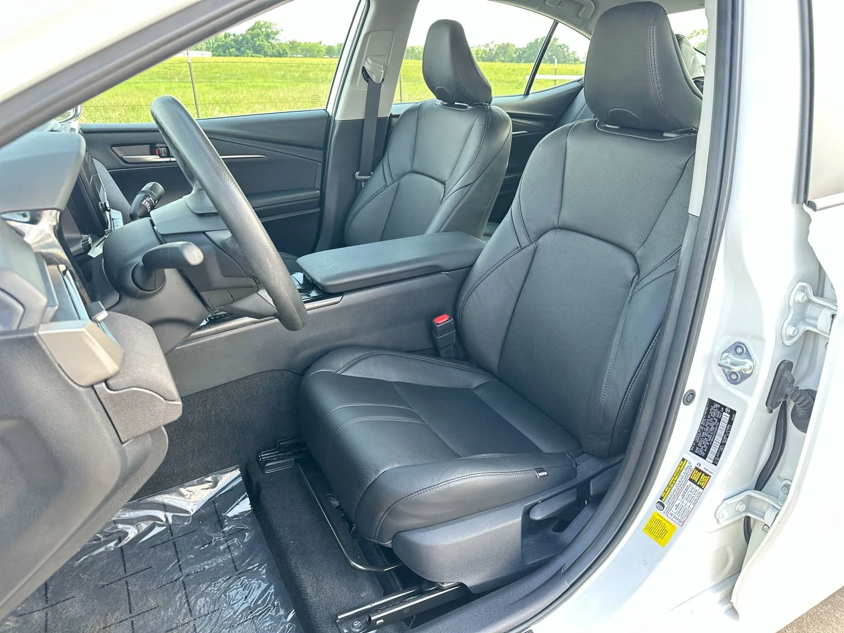Used 2025 Ice Toyota LE image 11