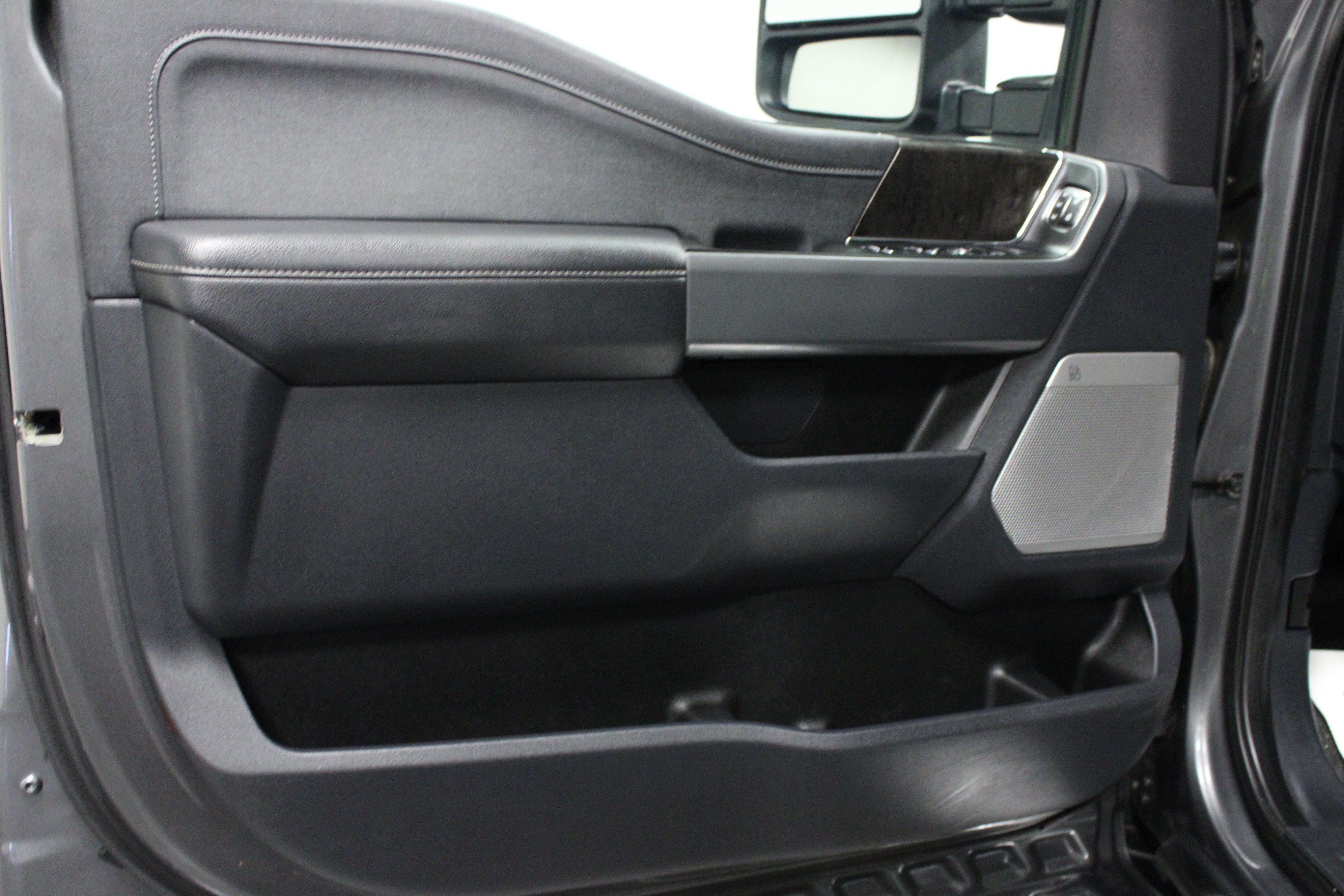 Used 2023 Carbonized Gray Metallic Ford LARIAT image 10