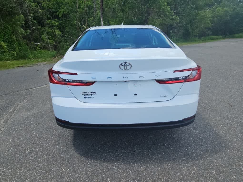 2025 Toyota Camry LE - Photo 6