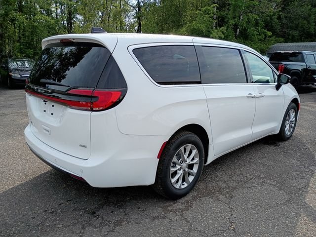 Used 2027 White Chrysler Select image 5