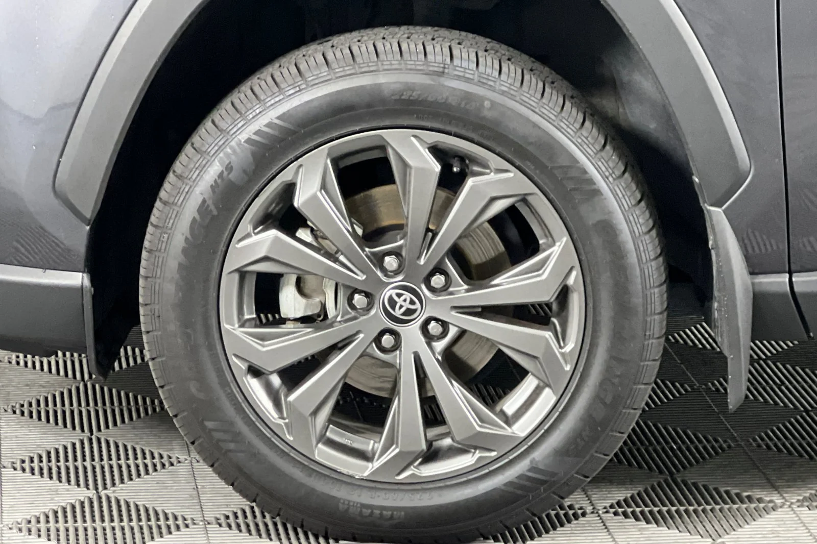 Certified Used 2022 Magnetic Gray Metallic Toyota Hybrid XLE Premium image 30