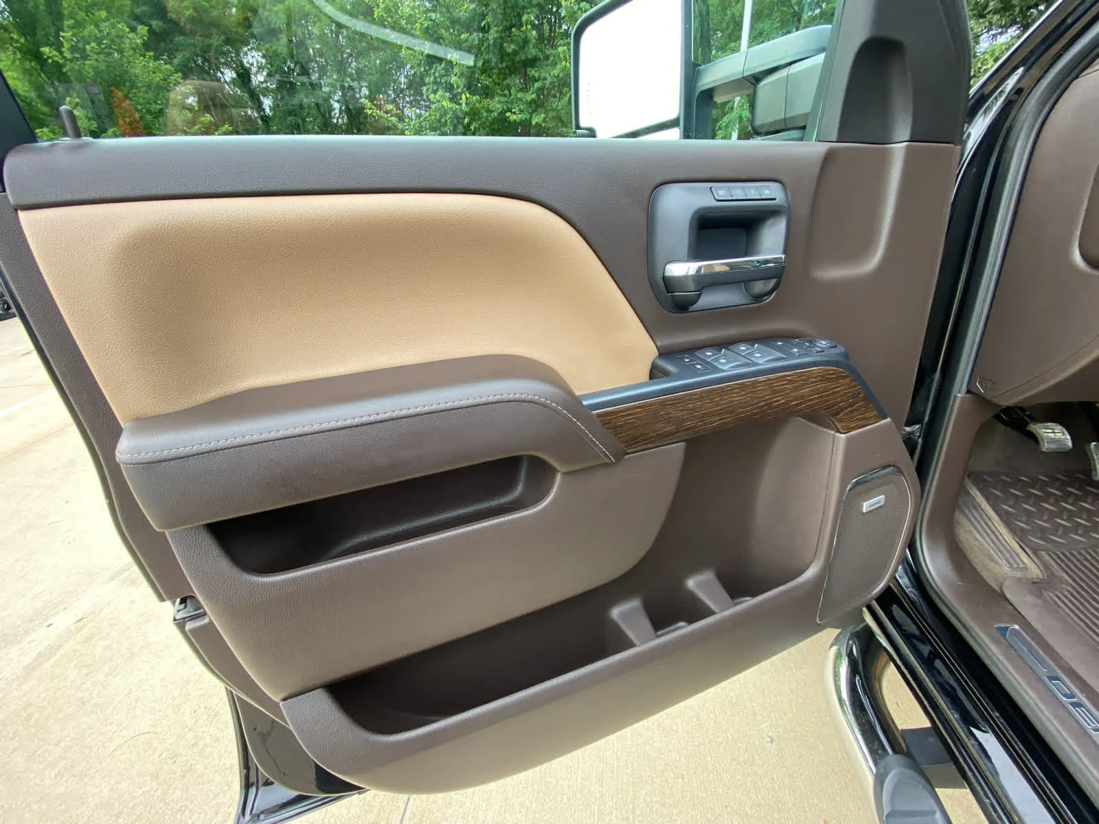 Used 2018 ONYX BLACK GMC Denali image 6