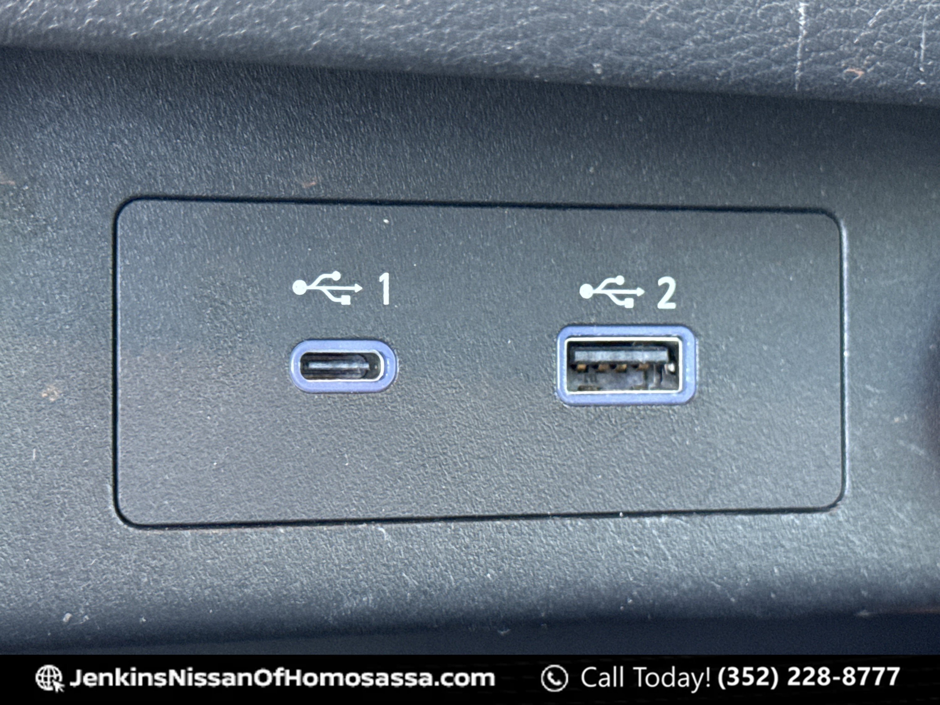 Used 2021 Brilliant Silver Metallic Nissan Platinum image 31
