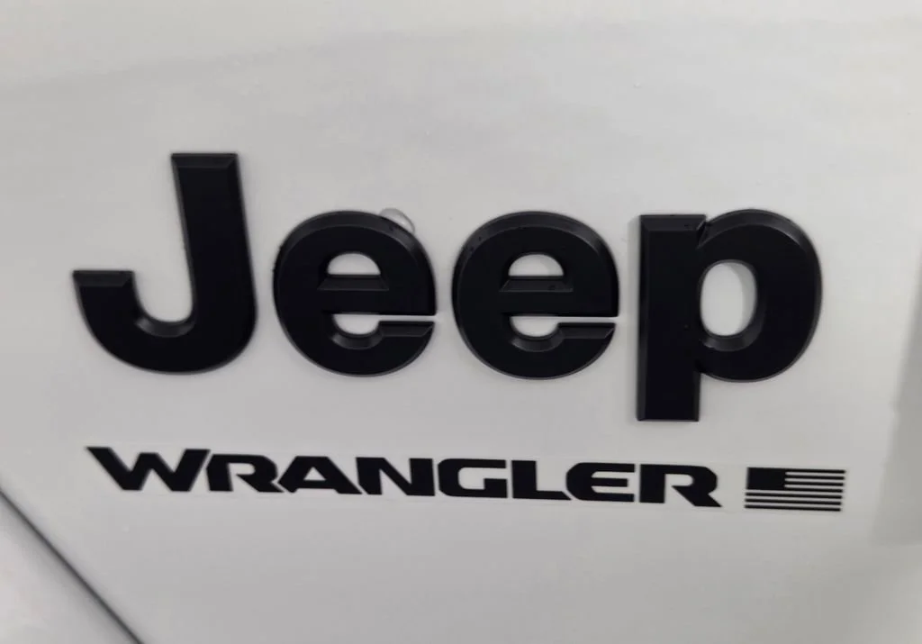 New 2026 Bright White Clear-Coat Exterior Paint Jeep Sahara image 8
