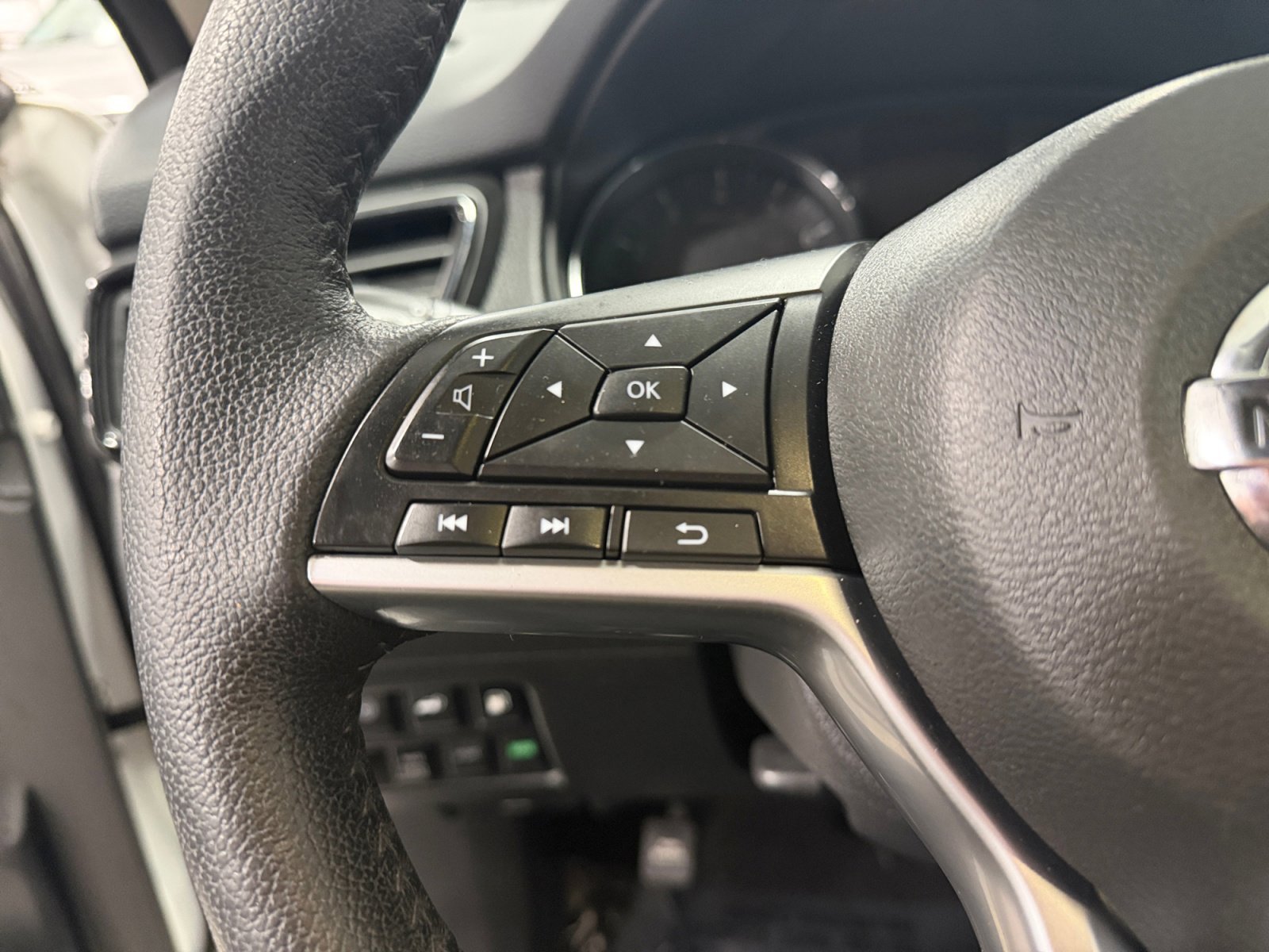 Used 2019 Glacier White Nissan SV image 11