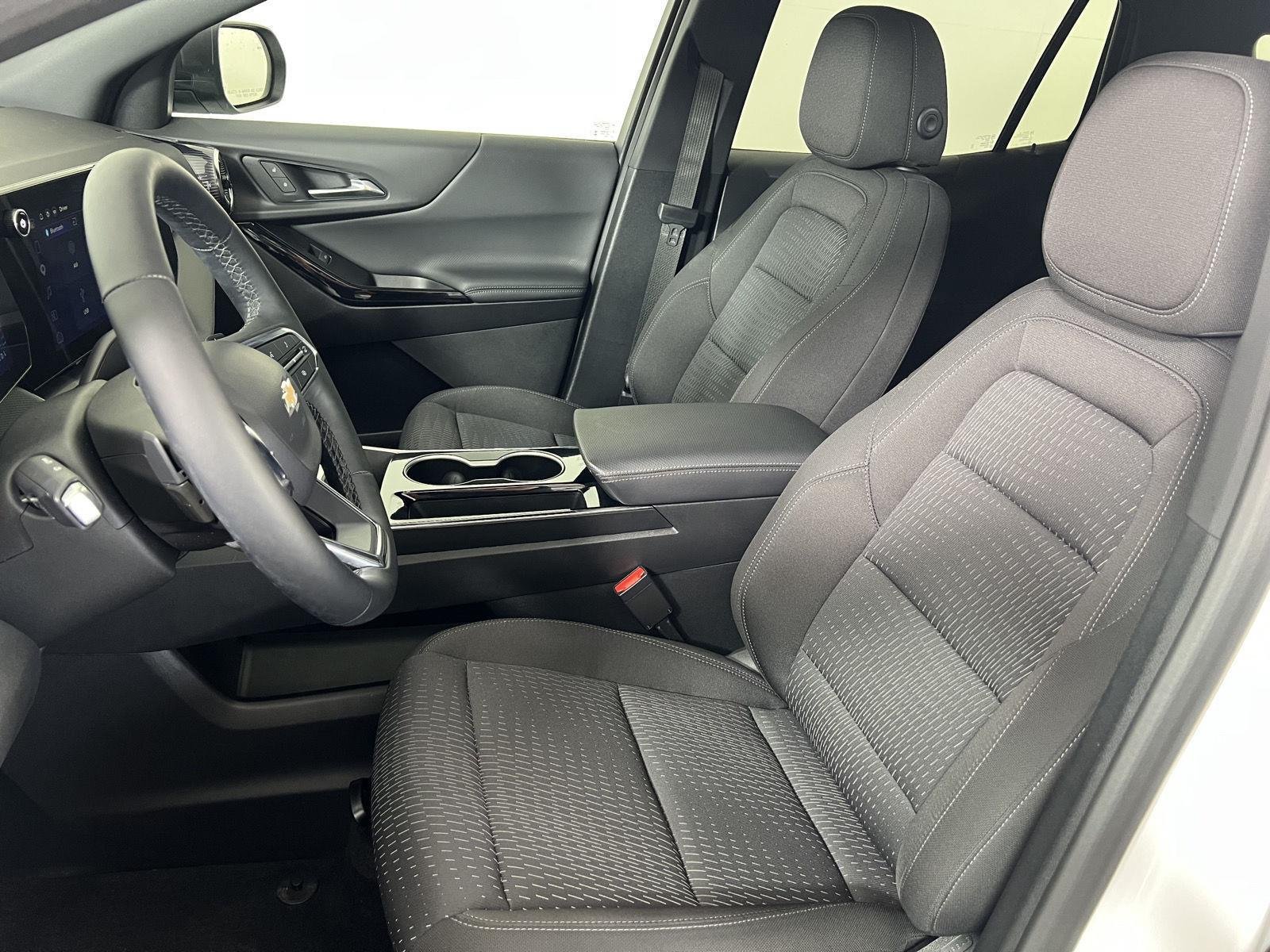 Used 2025 Summit White Chevrolet FWD LT image 21