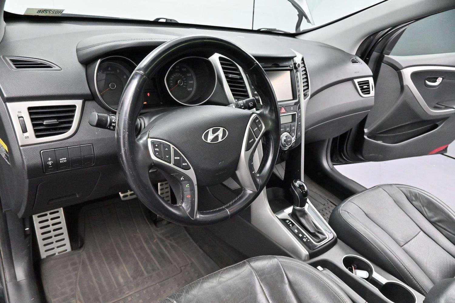 Used 2013 Black Noir Pearl Hyundai 5dr HB Auto PZEV image 15