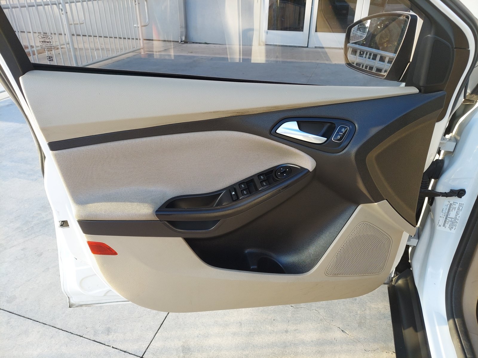 Used 2018 Oxford White Ford SE image 25
