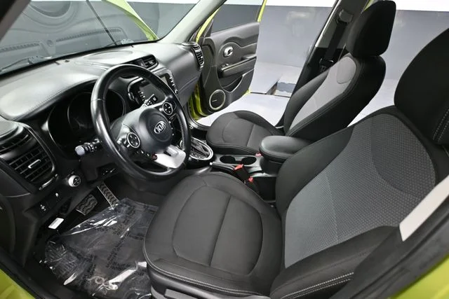 Used 2019 Green Kia Plus image 22