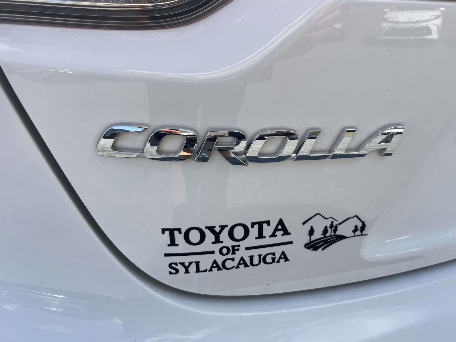 Used 2026 Ice Cap Toyota Hybrid LE image 10