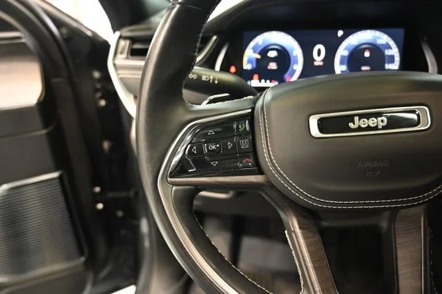 Used 2021  Jeep Overland image 25