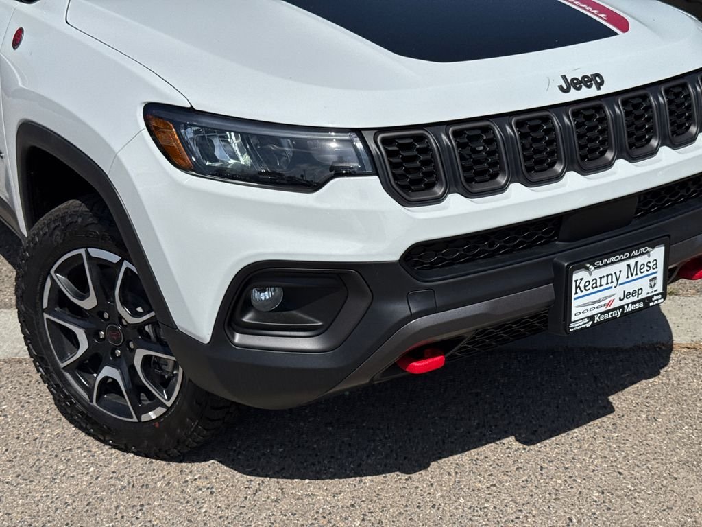 New 2026 Bright White Clear-Coat Exterior Paint Jeep Trailhawk image 6