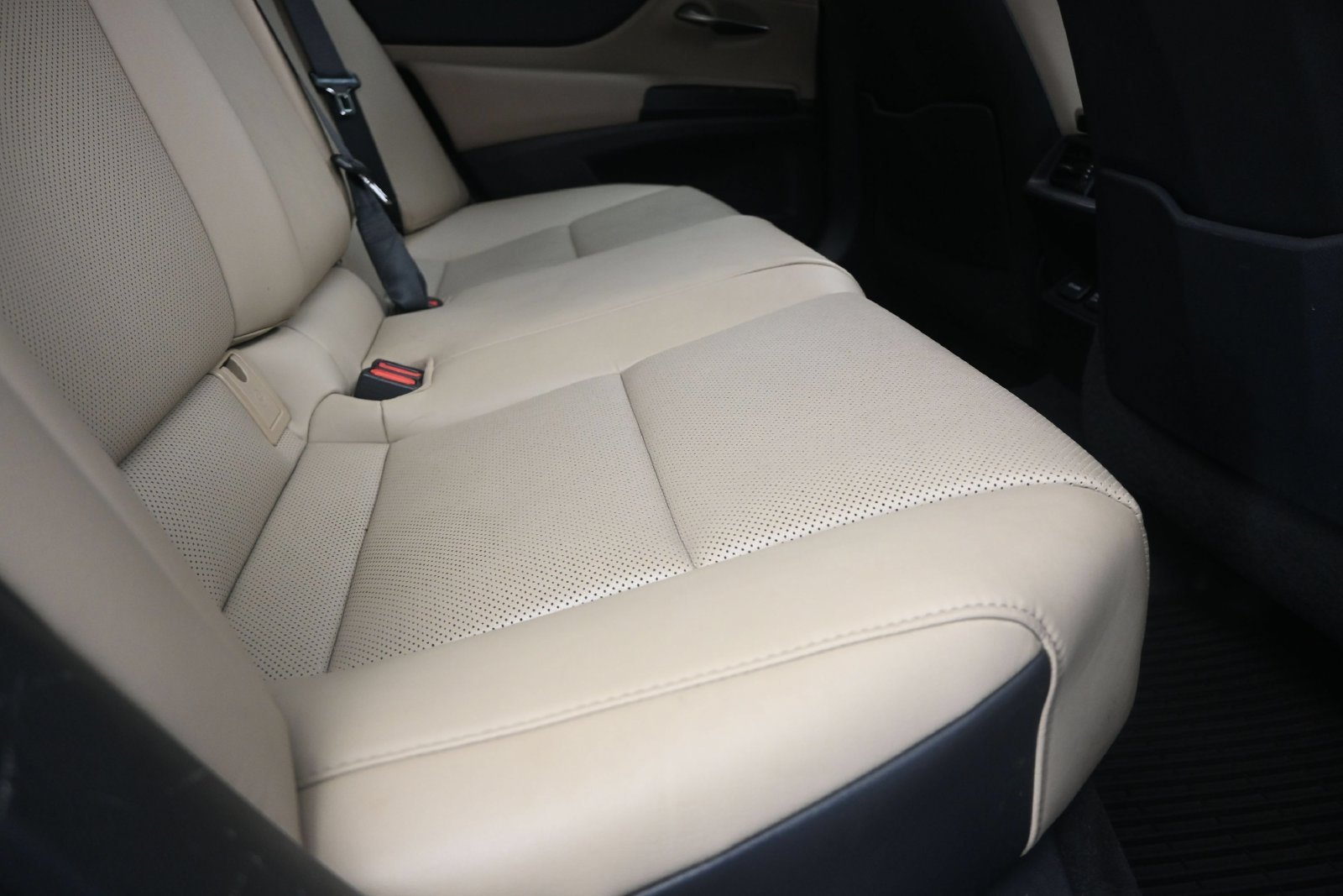 2021 Lexus ES 350 - Photo 22