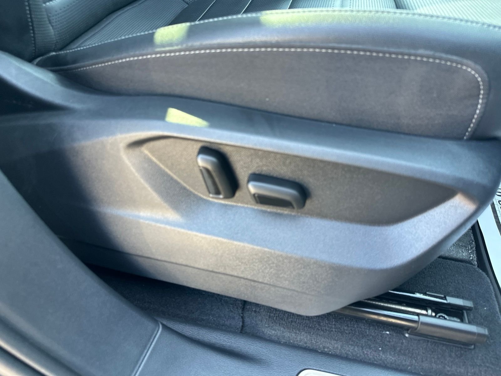 Used 2019 Gray Volkswagen SEL Premium image 50
