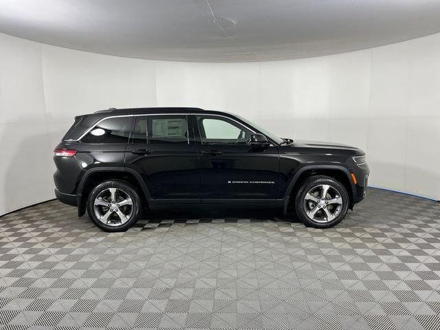 New 2026 Diamond Black Crystal Pearlcoat Jeep Limited image 56