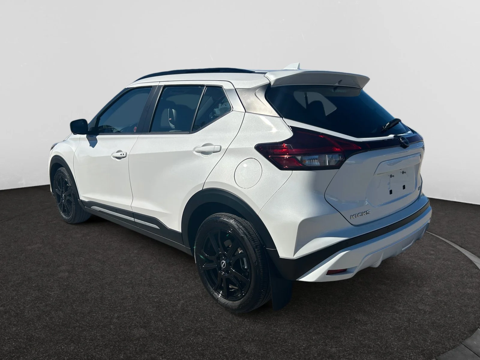 Used 2024 White Nissan SR Premium image 3