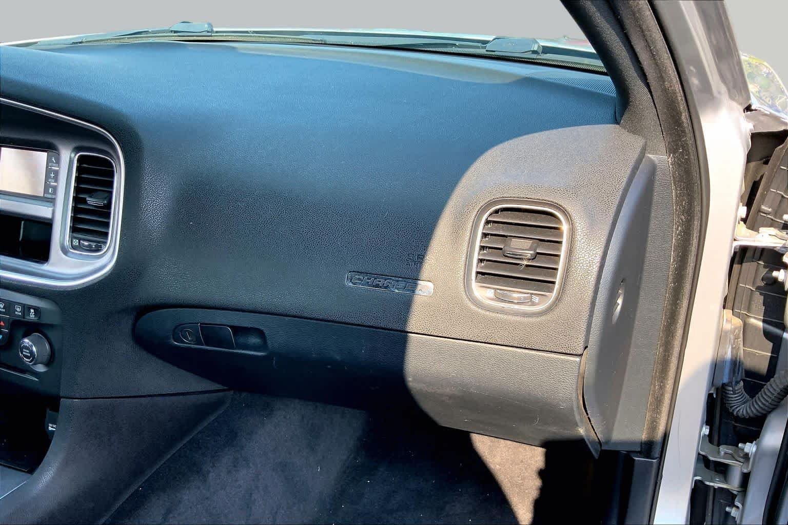Used 2014 Billet Silver Metallic Clearcoat Dodge SE image 19