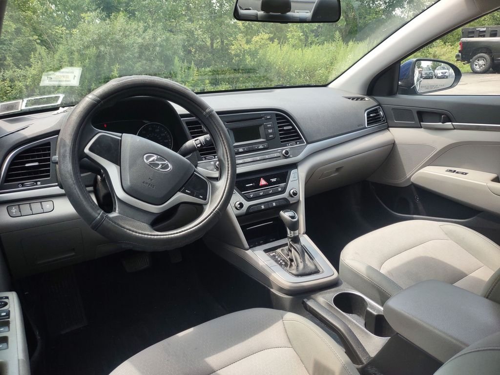 Used 2017 Blue Hyundai SE image 9