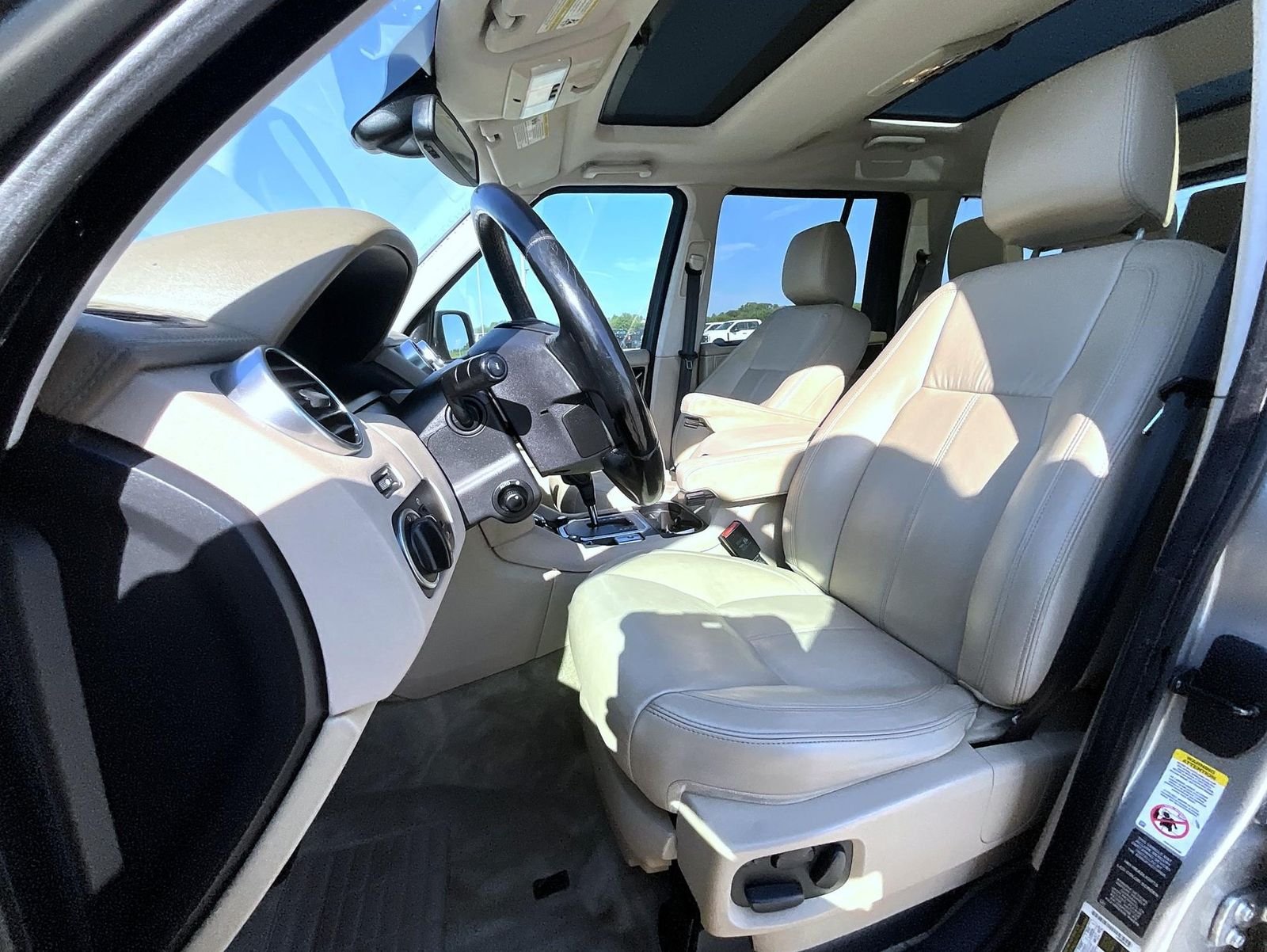 Used 2011 Beige Land Rover V8 image 10