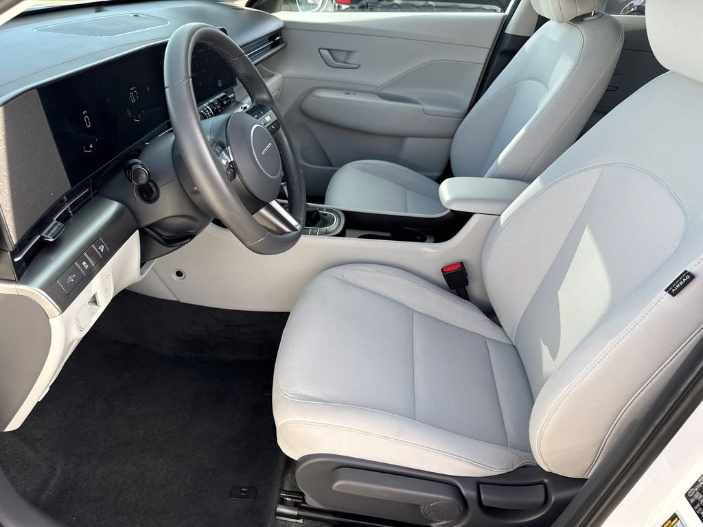 Used 2026 White Hyundai SEL Sport image 24