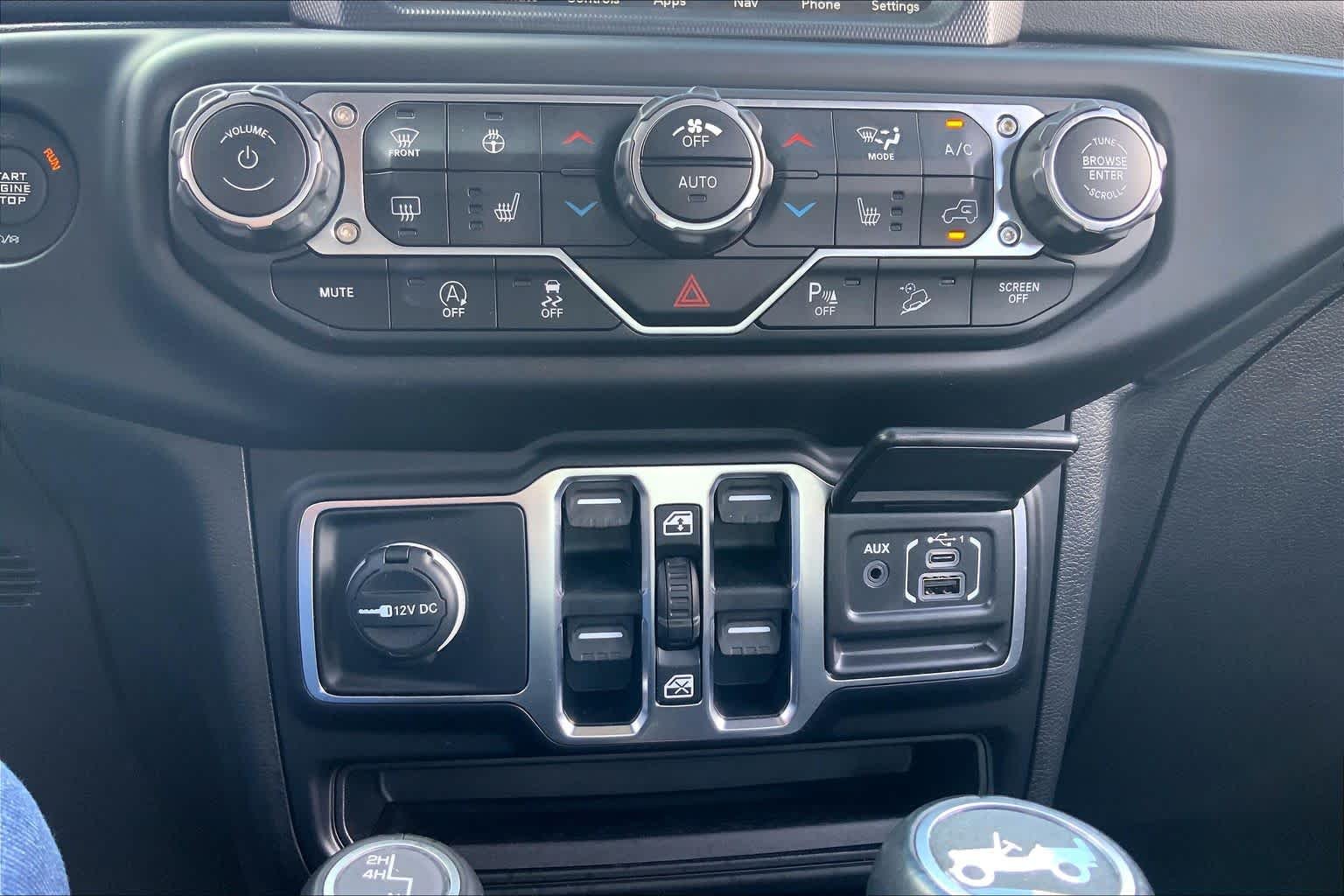 Used 2020 Ocean Blue Metallic Clearcoat Jeep Sahara image 32