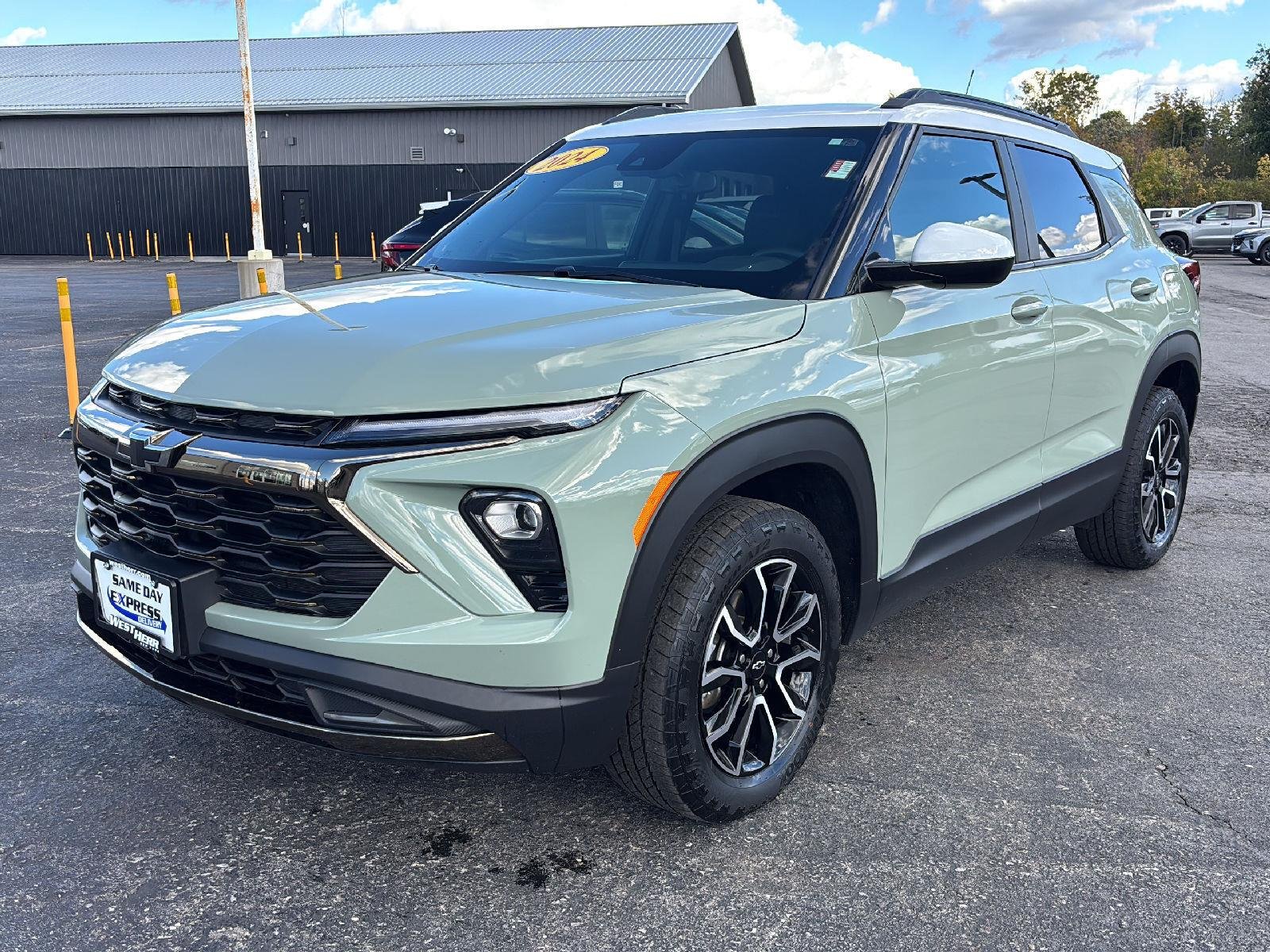 Used 2024 Cacti Green Chevrolet ACTIV image 5